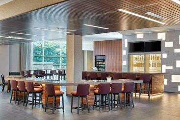 هتل Courtyard By Marriott Albany Airport