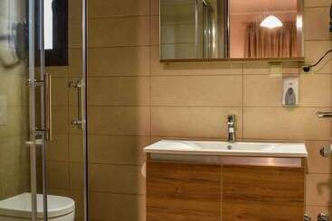 پانسیون Elia Deluxe Accommodation