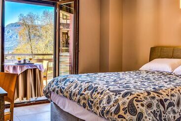 پانسیون Elia Deluxe Accommodation