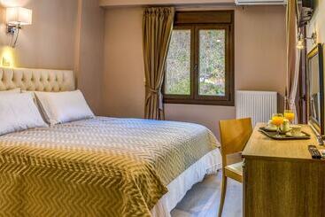 پانسیون Elia Deluxe Accommodation