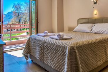 پانسیون Elia Deluxe Accommodation