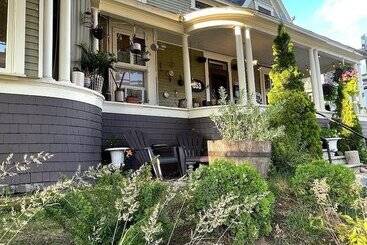 تختخواب و صبحانه La Maison De Ville   Bed & Bistro