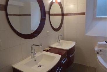 تختخواب و صبحانه Les Chambres Du Chapitre