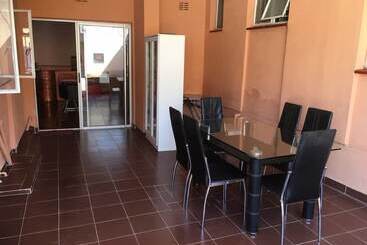 تختخواب و صبحانه Lodge Mungo