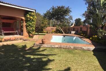 تختخواب و صبحانه Lodge Mungo