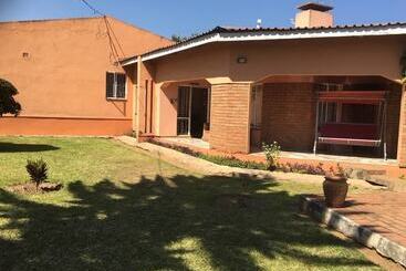 تختخواب و صبحانه Lodge Mungo