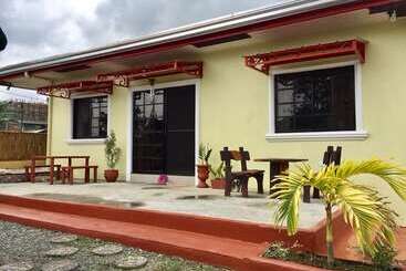 هتل Evangeline Garden And Lodge