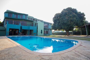 هتل Matola Garden