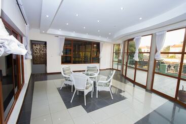هتل Matola Garden