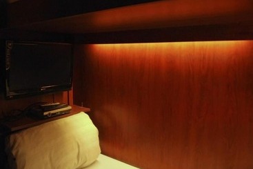 هتل Onkel Inn Airport Sleepbox