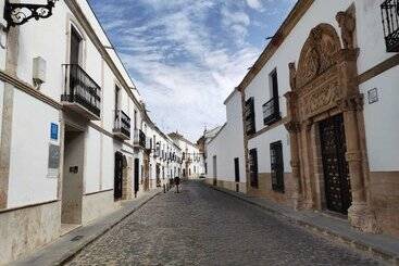 هتل Qb Almagro Centro