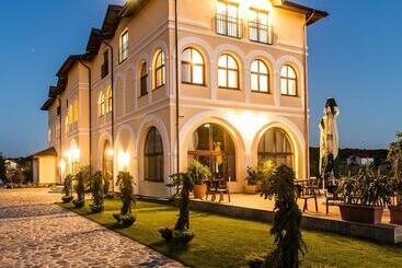 پانسیون Country Spa Retreat