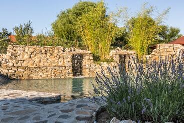 پانسیون Country Spa Retreat