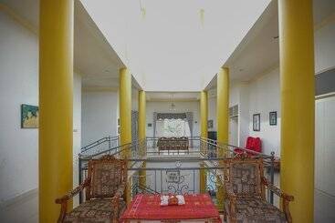 پانسیون Reddoorz Syariah Near Museum Lambung Mangkurat 2