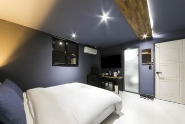 Shilla E Stay Motel