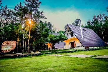 Queens Hotel  Yellow Lake Resorts &spa  Yercaud