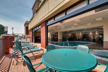 هتل Drury Inn & Suites Bowling Green
