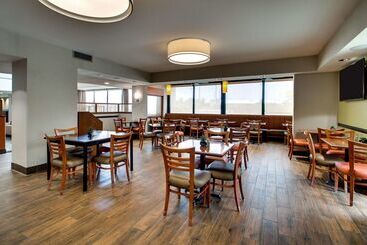 هتل Drury Inn & Suites Bowling Green
