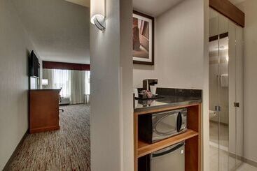 هتل Drury Inn & Suites Bowling Green