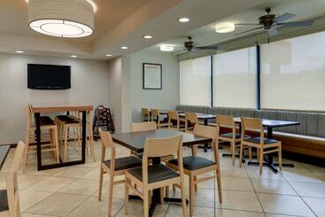 هتل Drury Inn & Suites Atlanta Marietta