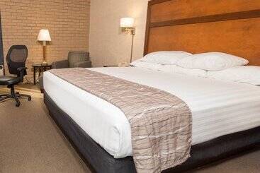هتل Drury Inn & Suites Champaign
