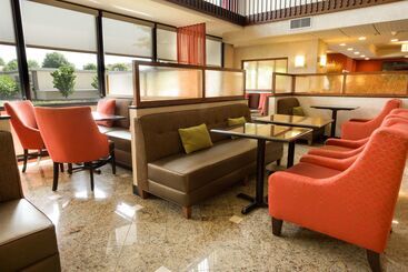 هتل Drury Inn & Suites Charlotte University Place