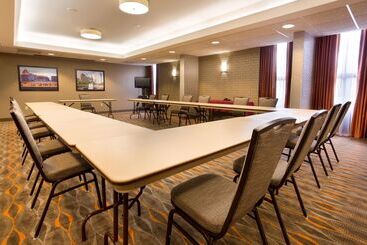 هتل Drury Inn & Suites Greensboro