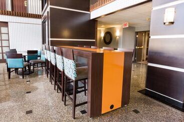 هتل Drury Inn & Suites Greensboro