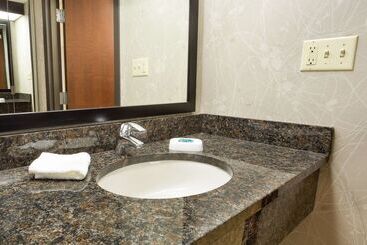 هتل Drury Inn & Suites Greensboro
