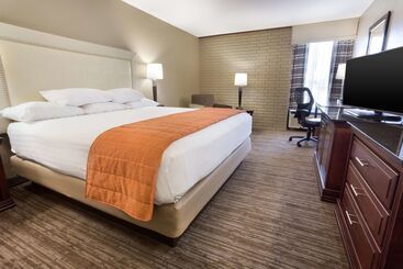 هتل Drury Inn & Suites Greensboro