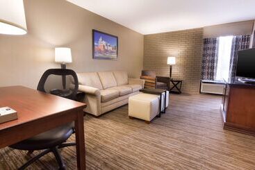 هتل Drury Inn & Suites Greensboro