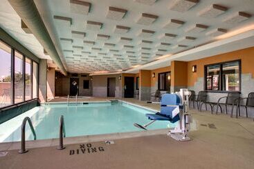 هتل Drury Inn & Suites Greensboro