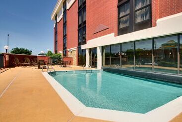 هتل Drury Inn & Suites Greensboro