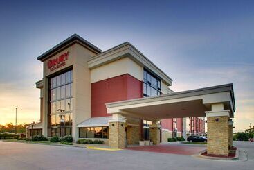 هتل Drury Inn & Suites Greensboro