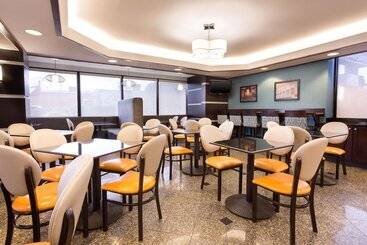 هتل Drury Inn & Suites Greensboro