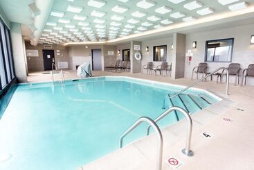 هتل Drury Inn & Suites Kansas City Airport