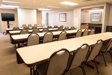 هتل Drury Inn & Suites Paducah