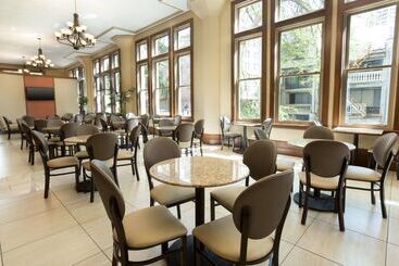 ホテル Drury Inn & Suites San Antonio Riverwalk