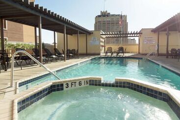 ホテル Drury Inn & Suites San Antonio Riverwalk