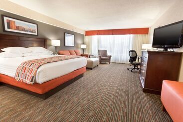 هتل Drury Inn & Suites St. Louis Airport