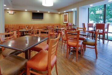 هتل Drury Inn & Suites Terre Haute