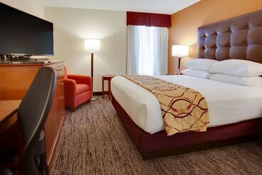 هتل Drury Inn & Suites Terre Haute