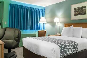 هتل Econo Lodge South