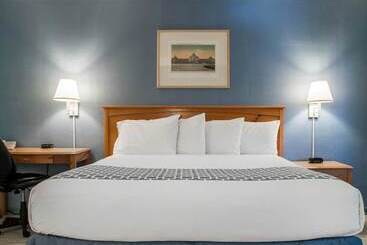 هتل Econo Lodge South