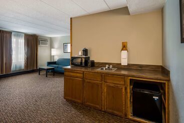 هتل Econo Lodge Duluth Near Miller Hill Mall
