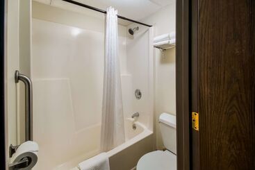 هتل Econo Lodge Duluth Near Miller Hill Mall