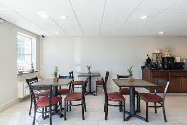 هتل Econo Lodge Harrisburg Southwest Of Hershey Area