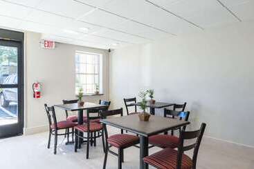 هتل Econo Lodge Harrisburg Southwest Of Hershey Area