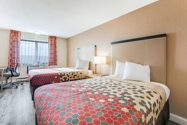 هتل Econo Lodge Madison East