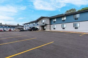 هتل Econo Lodge Madison East